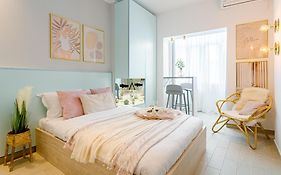 Downtown Studios - Your Modern Escape Near Ateneul Roman